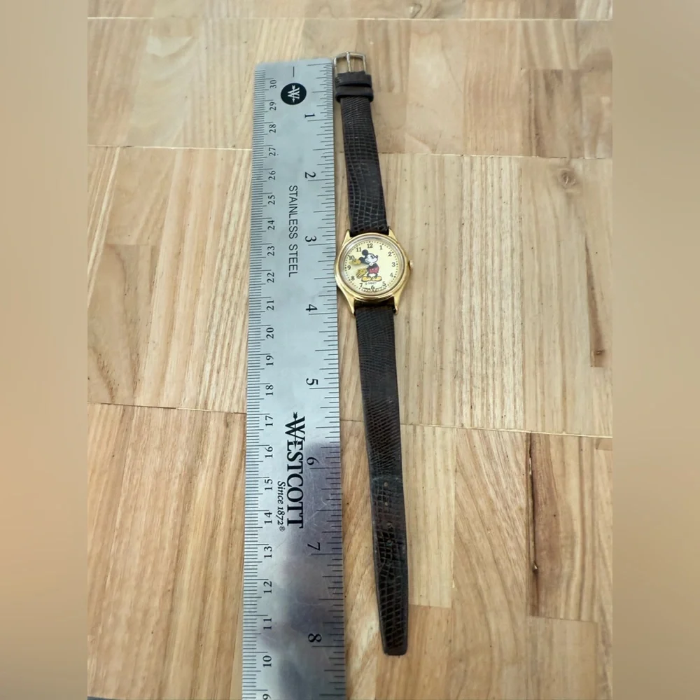 Vintage Lorus Disney Mickey Mouse ladies leather watch NEW BATTERY